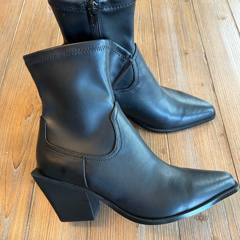 NWT Steve Madden Alecia Booties